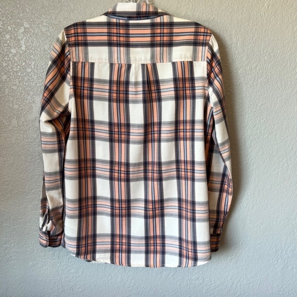 I love H81 size M plaid long sleeve button down shirt - Picture 2 of 9